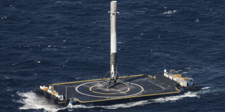 SpaceX hat vor fünf Jahren eine Rakete auf einem Boot gelandet – es hat alles verändert
