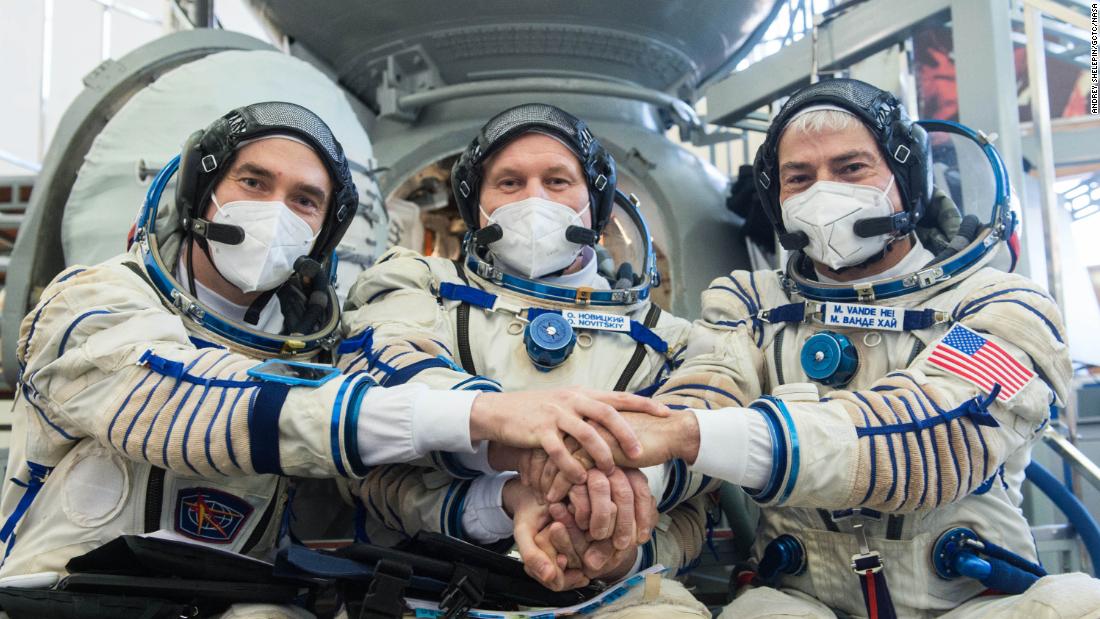 Start der Raumstation: Russische Astronauten und NASA-Astronauten verlassen am Freitag die Erde