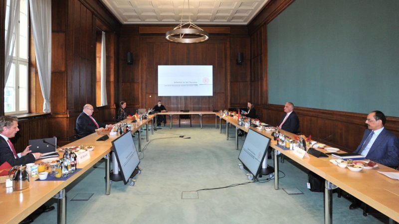 Hochrangige türkische und deutsche Beamte sprechen während ihres Treffens in Berlin über Tourismus

