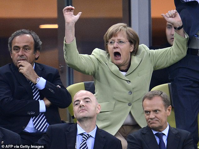 Englands Fans hoffen, dass die Mannschaft von der deutschen Mannschaft in einer vorübergehenden Delle ohne Verlängerung profitieren kann: immer noch weniger als ein Elfmeterschießen.  Sonst könnte es eine lustige, wenn auch schnelle Besserung für die leidenschaftliche Fußballfan Angela Merkel sein.