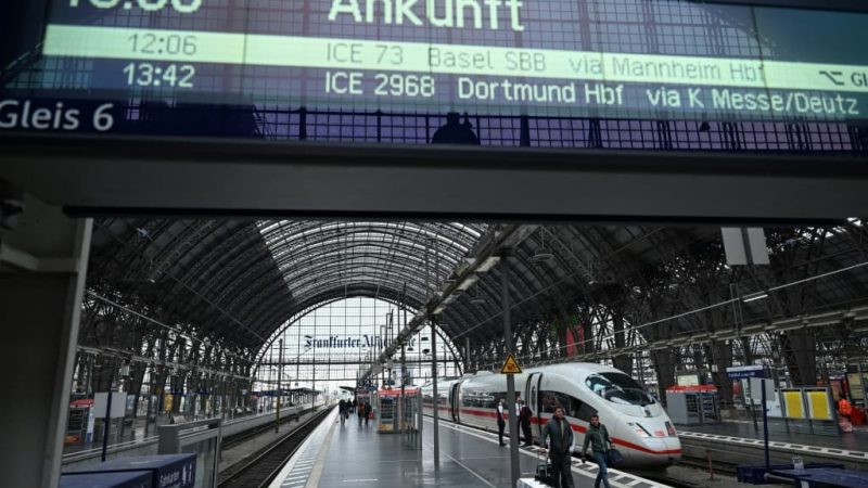 Ein neuer deutscher Streik behindert den Bahn- und Flugverkehr

