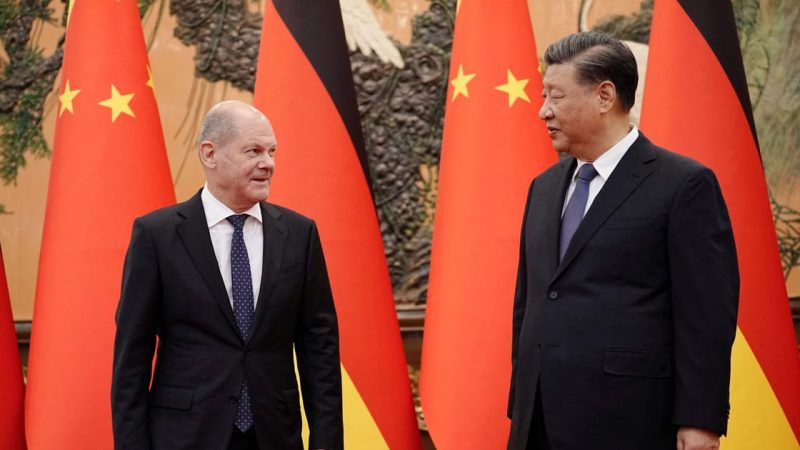 Warum verneigt sich Schulz in Deutschland vor dem chinesischen Drachen?

